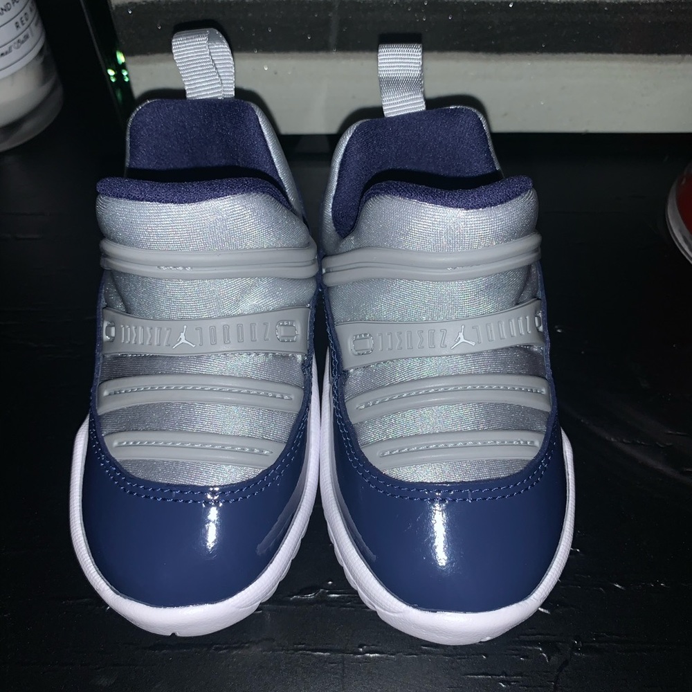 Jordan 11 Retro - Picture 2 of 6